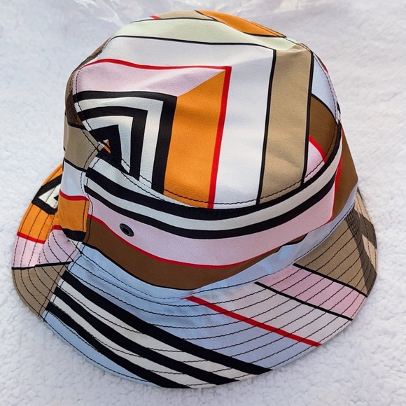 Authentic Burberry Montage print Silk  Bucket Hat - Picture 7 of 16